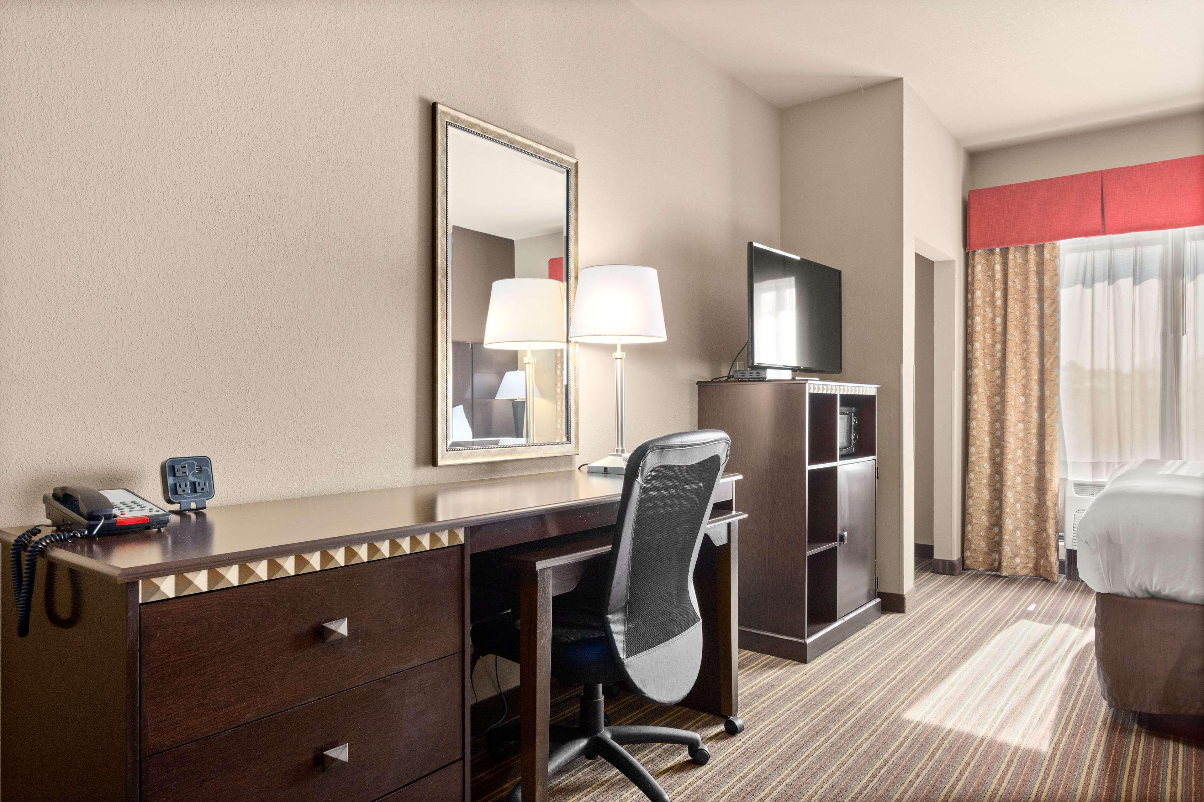 Surestay Plus Hotel By Best Western Portland Route 52 West ภายนอก รูปภาพ